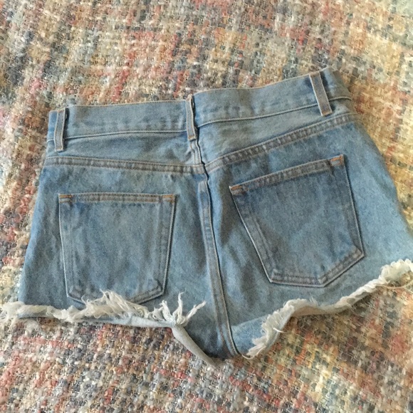 Cute brandy Melville high waist jean shorts - Picture 2 of 3
